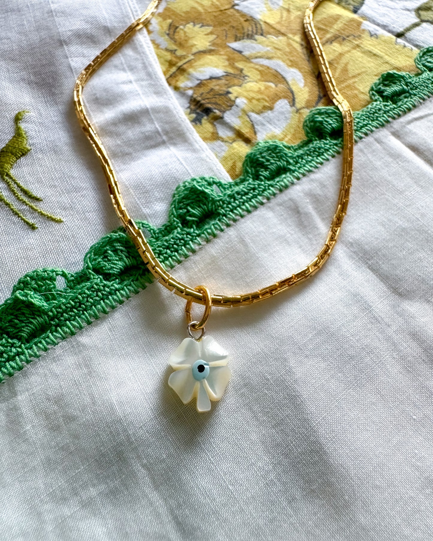 Vintage Mother of Pearl Four Leaf Clover Evil Eye Necklace